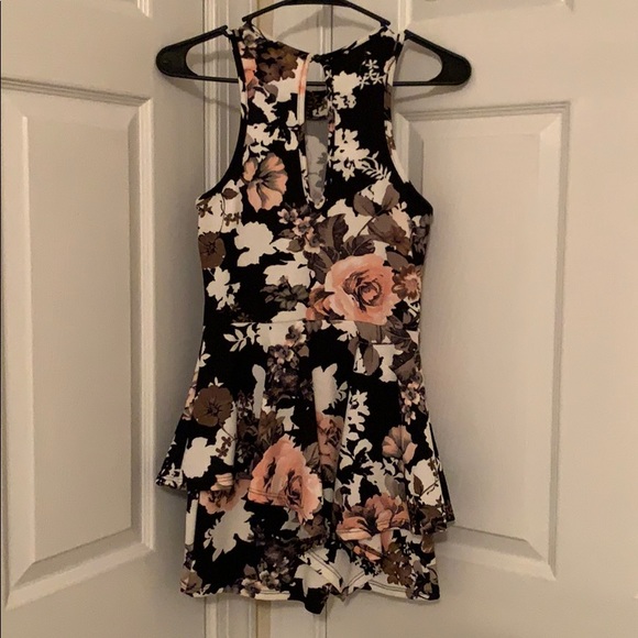 Romper 🌸 - Picture 2 of 5